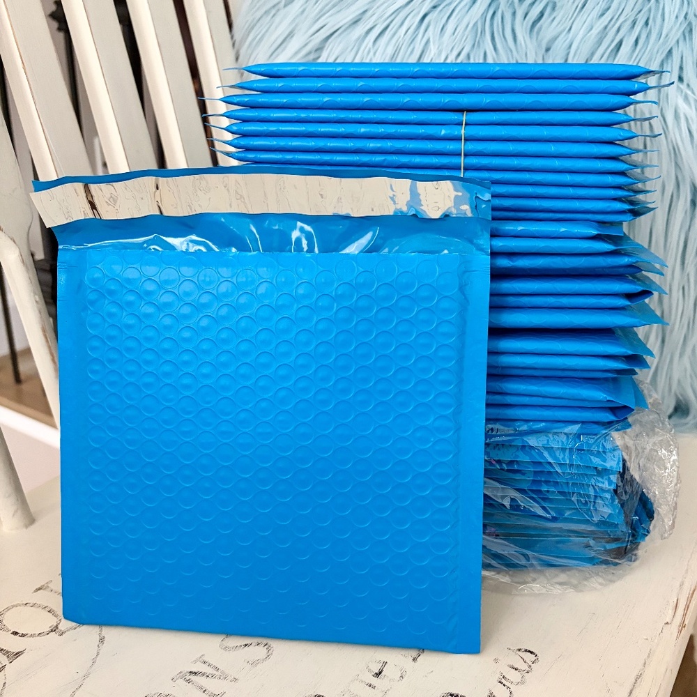 Bubbler Mailers, Blue, 7 x 7, With Adhesive Strip, Quantity‎ - 40, NEW